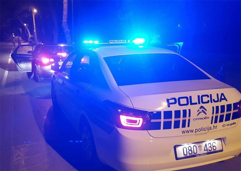 Policajac mu rekao da je uhićen pa počeo bježati i prijetiti UDARIO POLICAJCA PA GA PRISILNO PRIVELI